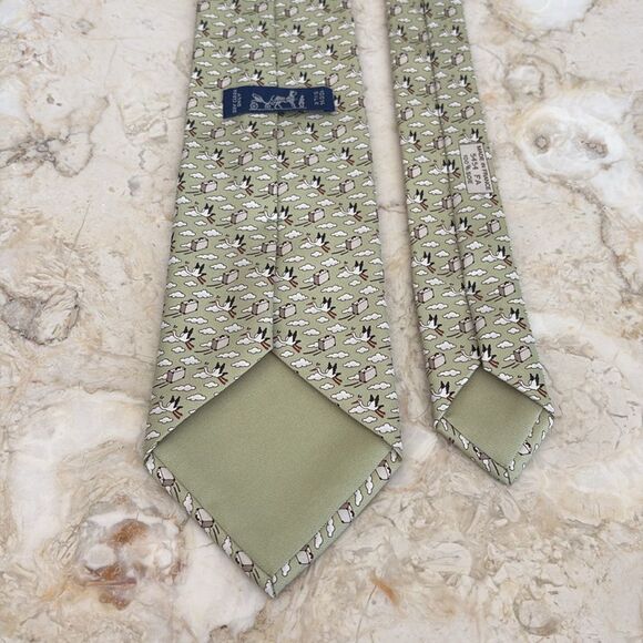 Hermès 100% Silk Printed Tie Whimsical Storks & Suitcase New Dad Tie - Picture 8 of 10